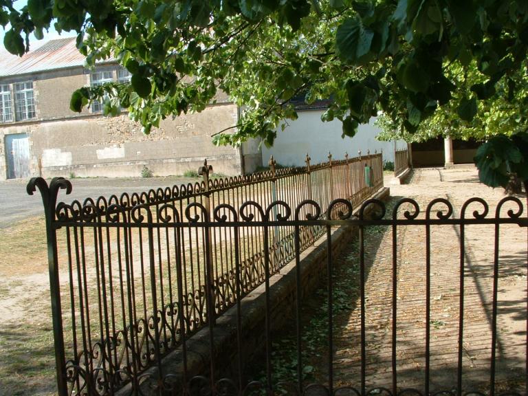 restauration sur place, garde-corps en fer forgé