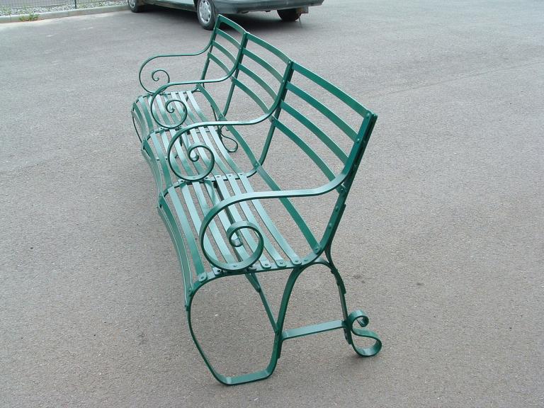 Banc de jardin de style en acier galvanisé et peint