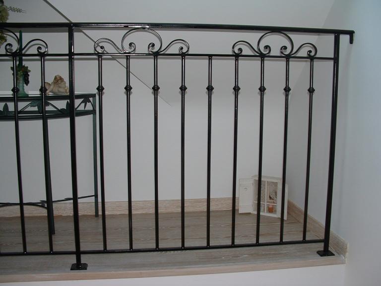 garde corps en acier galvanisé et peint avec motifs